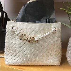 Elegant White Woven Handbag